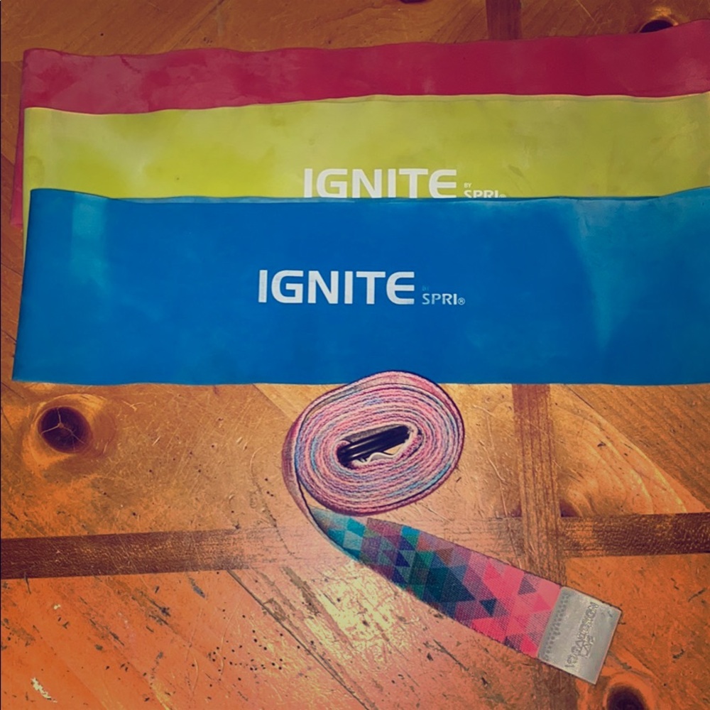 Yoga strap with 3-level resistant bands.